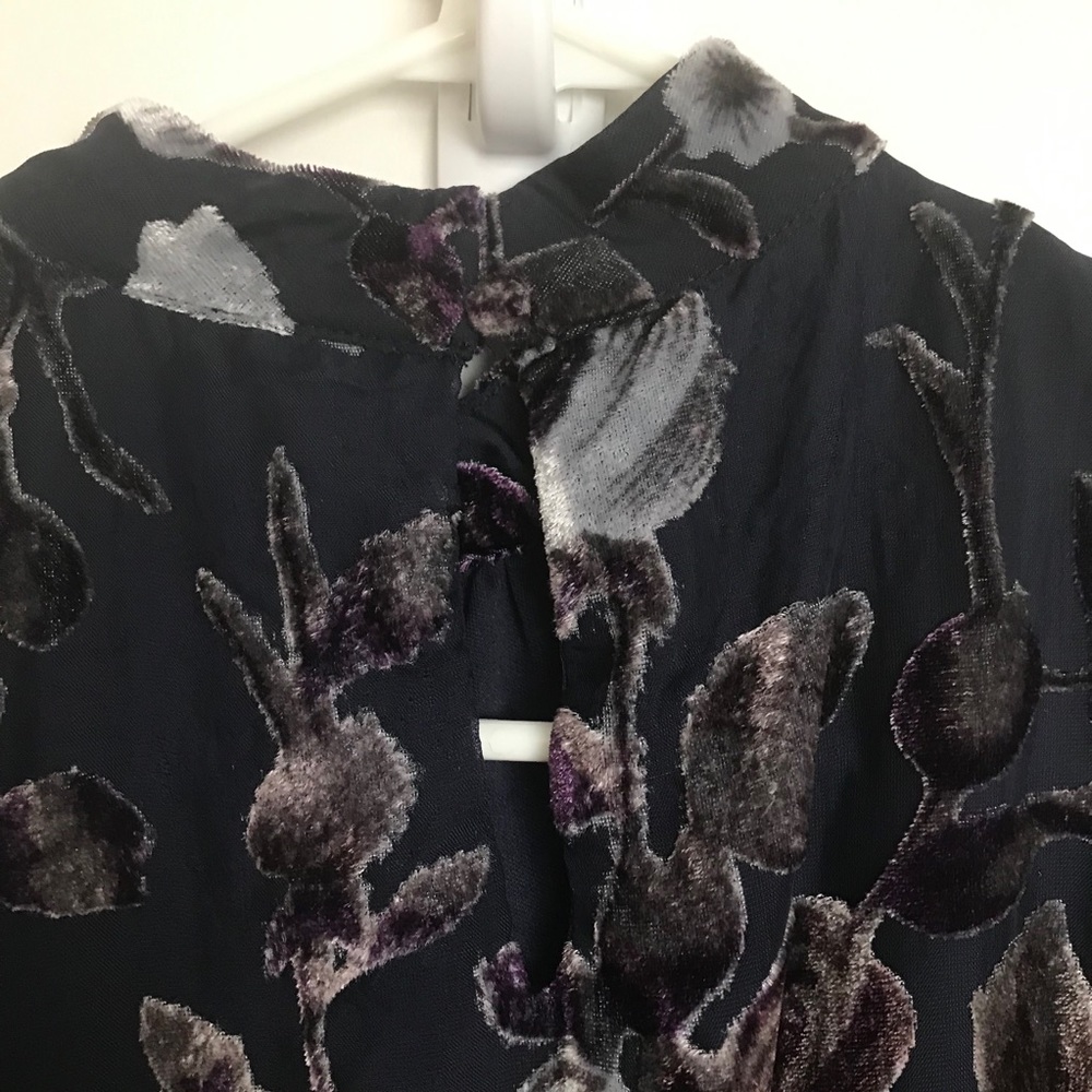Design Lab Floral Cold Shoulder Top - Size XS - Picture 7 of 13
